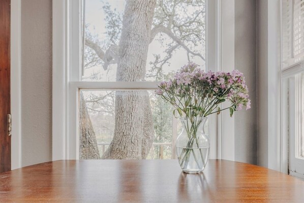 Interior - ❤️Cozy Treehouse Duo @ UT 🌳 | Winter Retreat Steps from Campus, Eats & Dtwn✨ (austin)