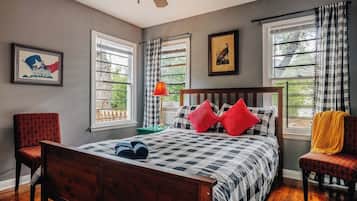 4 bedrooms, desk, iron/ironing board, travel cot