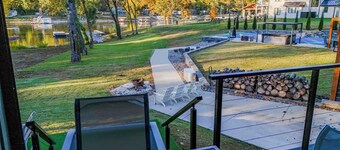 The Gallery of Monkey Island [ WITH 28x14 BOAT SLIP]