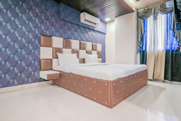 Classic-værelse med dobbeltseng eller 2 enkeltsenge | Arbejdsområde til bærbare computere, sengetøj