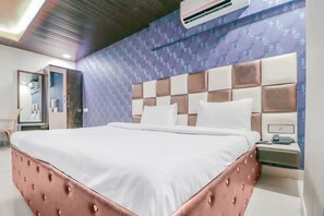 Classic Double or Twin Room - Super Collection O 79073 Hotel Dove (Thane)
