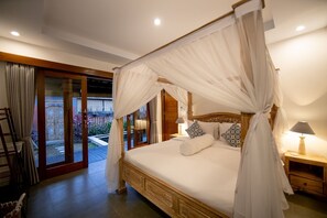 2 bedrooms, iron/ironing board, WiFi, bed sheets - Private Pool Villa near to the Ubud centre (Ubud)