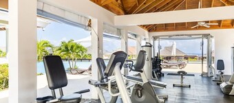 Villa Serene Mid Century Modern Island retreat W/Ocean View! Super-host on Abnb!