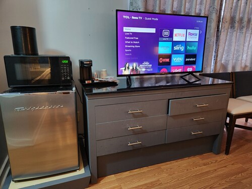 Room with two double beds, Lake George