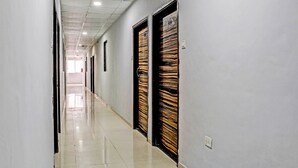 Business centre - OYO SilverKey Bhumi World (Bhiwandi)