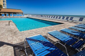Indoor pool - On the sand studio with pools, hot tub, lazy river, picnic area, & beach access (Myrtle Beach)