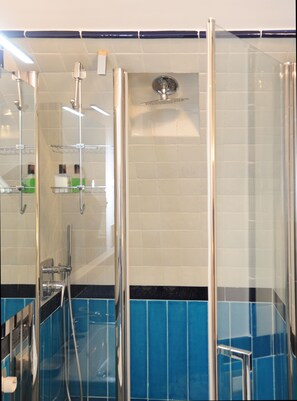 Hair dryer, towels, soap, shampoo - GIO Suite Your home in the center of Amalfi (Amalfi)