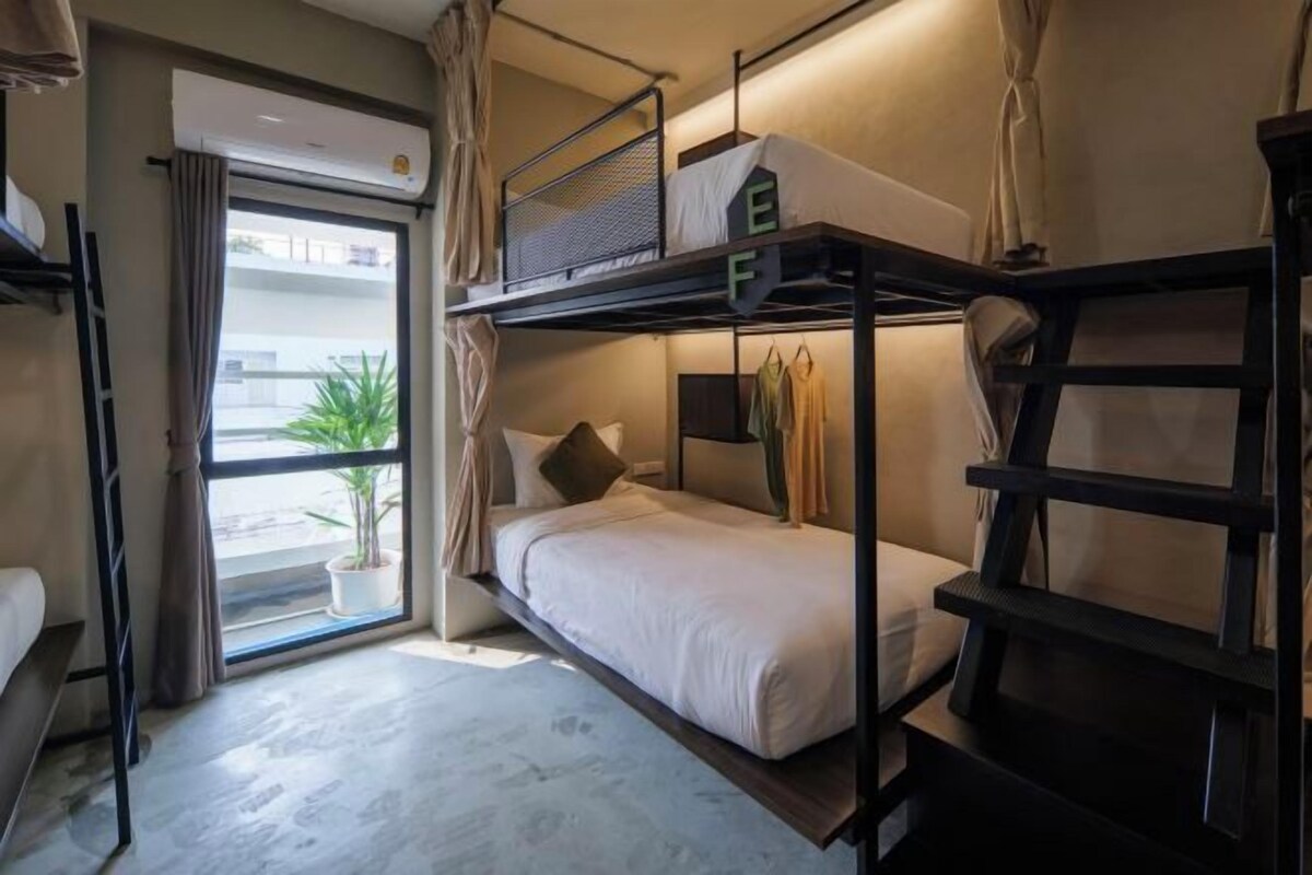 WiFi (free), bed sheets