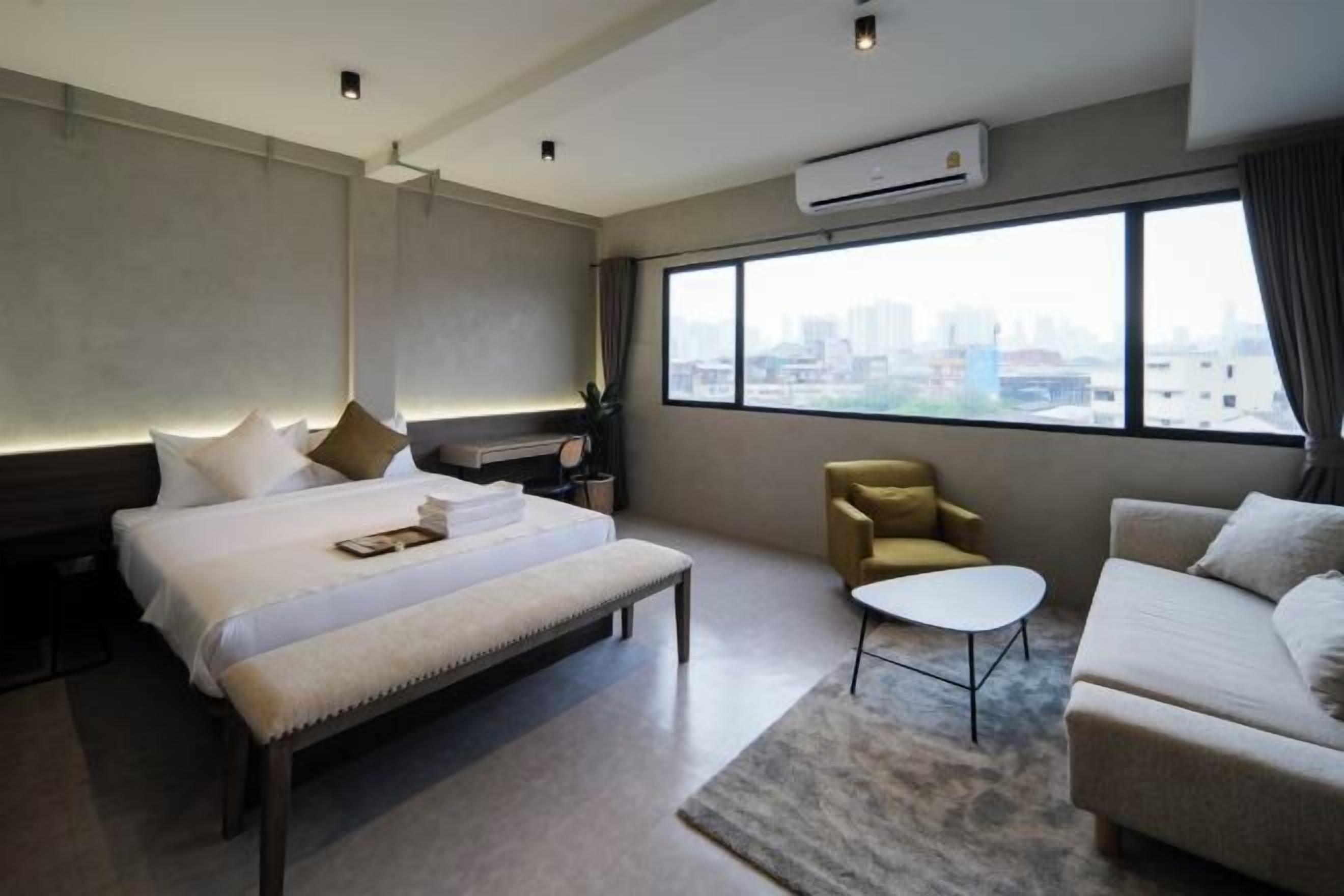 Free WiFi, bed sheets