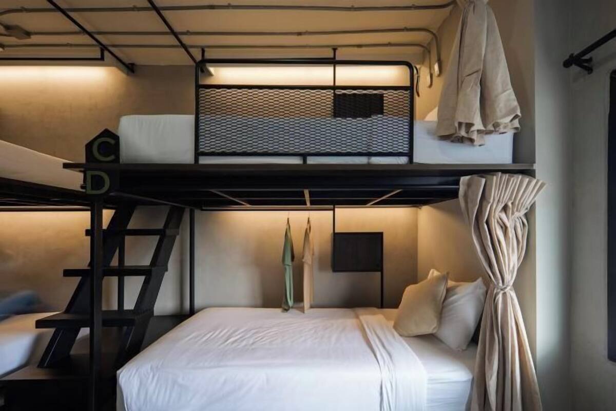 WiFi (free), bed sheets