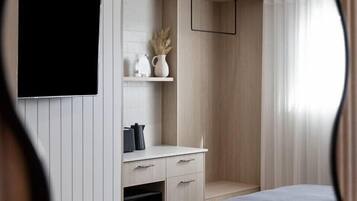1 habitación, escritorio, tabla de planchar con plancha y wifi