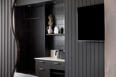 The Lodge - Room 4 - Luxury Central private Rooms, Free wifi