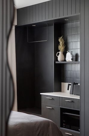 1 makuuhuone, työpöytä, silitysrauta/-lauta, Wi-Fi