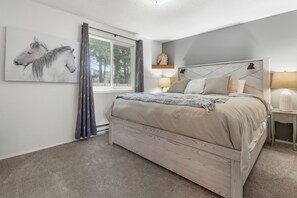 2 soverom, skrivebord, strykejern/-brett og wi-fi (inkludert)