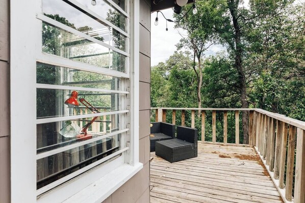 Property grounds - Cozy Winter Creekside ❤️ Near UT | Walk to Events & Concerts🎶 (austin)