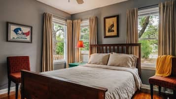 2 bedrooms, desk, iron/ironing board, travel cot