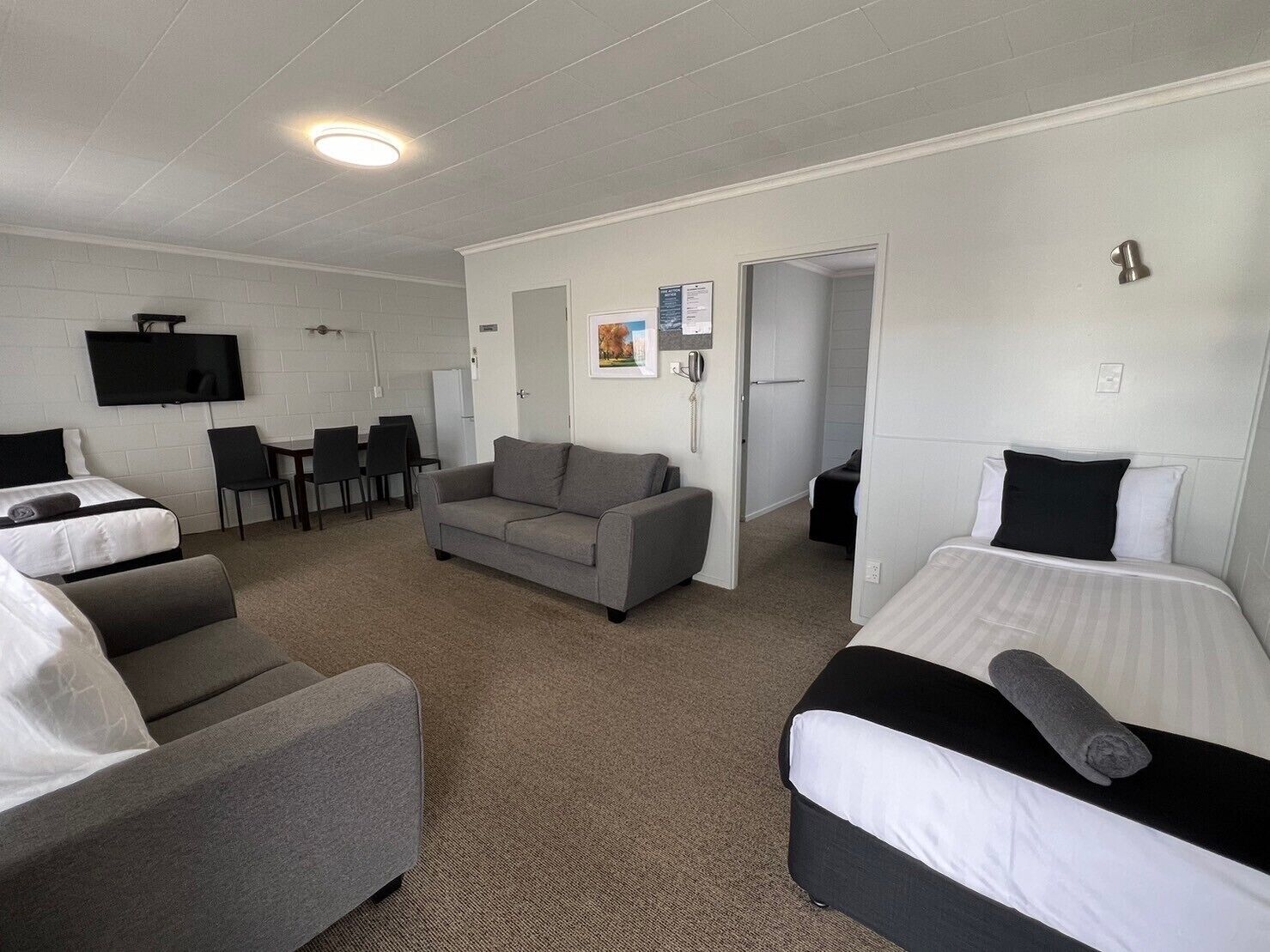 Family Apartment, 1 Bedroom, Non Smoking, Private Bathroom | Living area