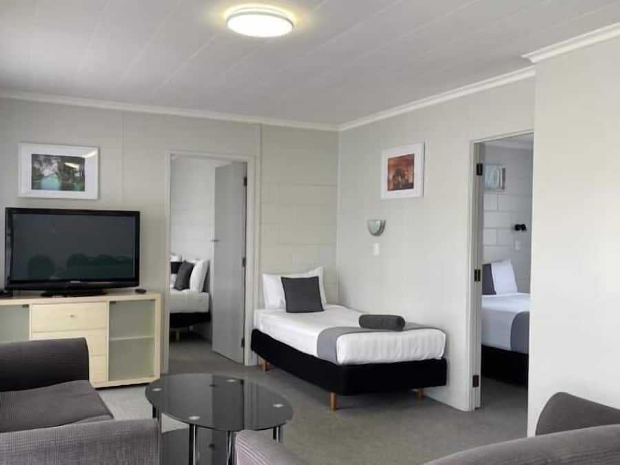 Family Apartment, 2 Bedrooms, Non Smoking, Private Bathroom | Living area | 42-inch flat-screen TV with satellite channels