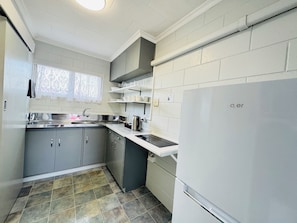 Apartamento família, 2 quartos, para não fumantes, banheiro privativo | Cozinha privada | Geladeira, micro-ondas, cooktop, torradeira
