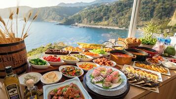 Daily buffet breakfast for a fee