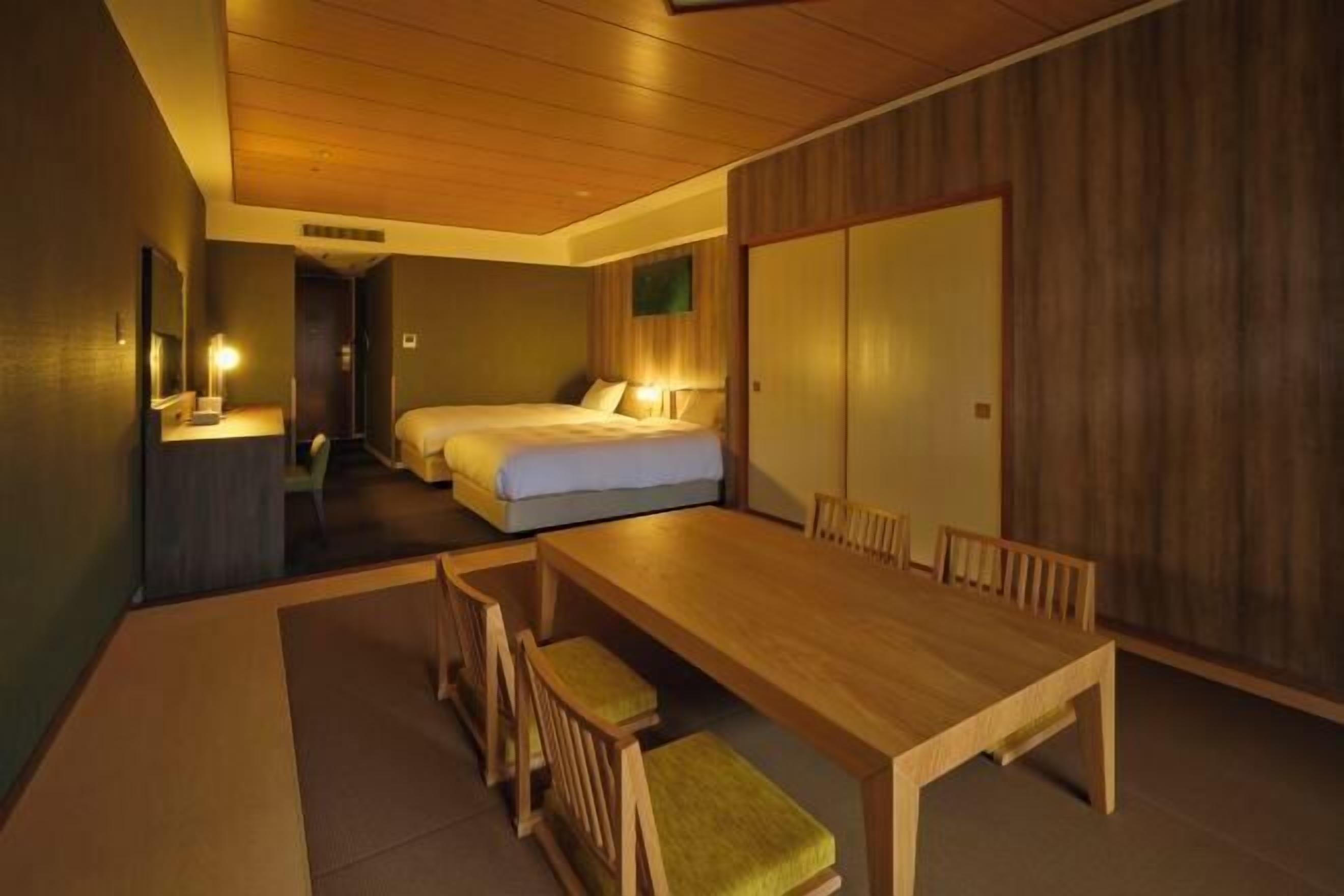 Caja de seguridad en la habitación, escritorio y cortinas blackout 