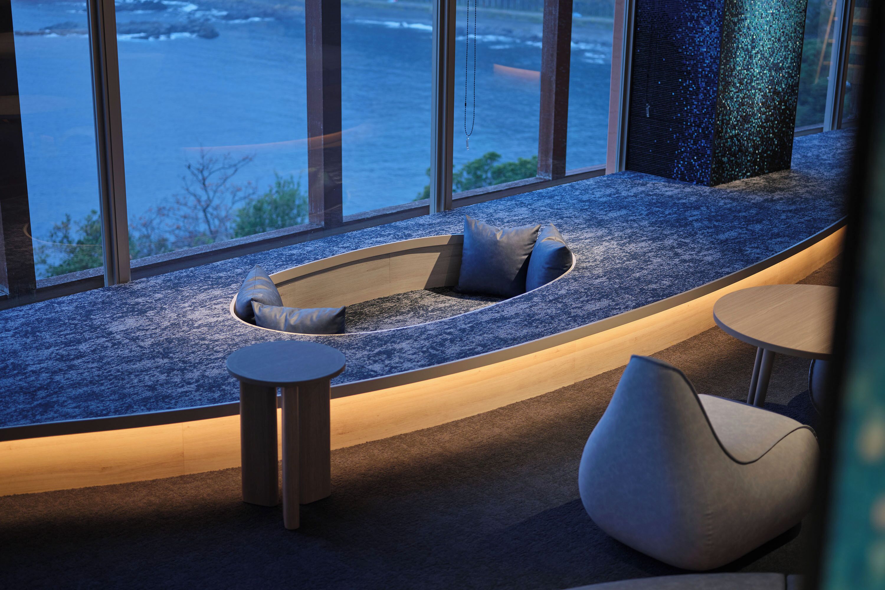 Sauna, hot tub