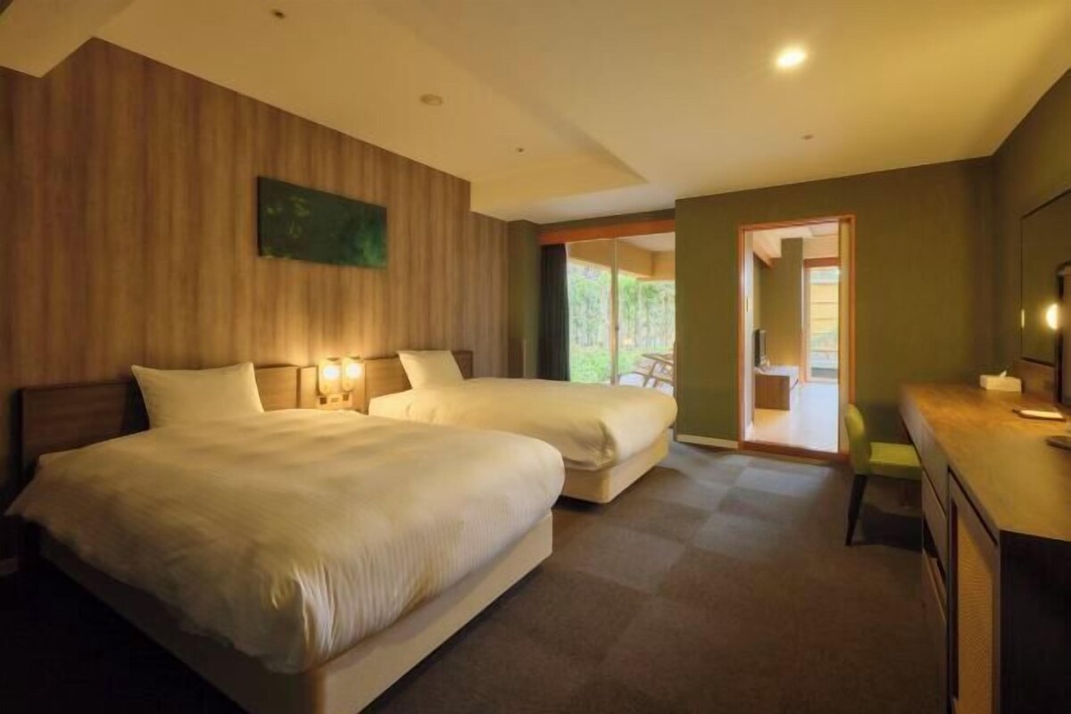 In-room safe, desk, blackout drapes, WiFi (free)