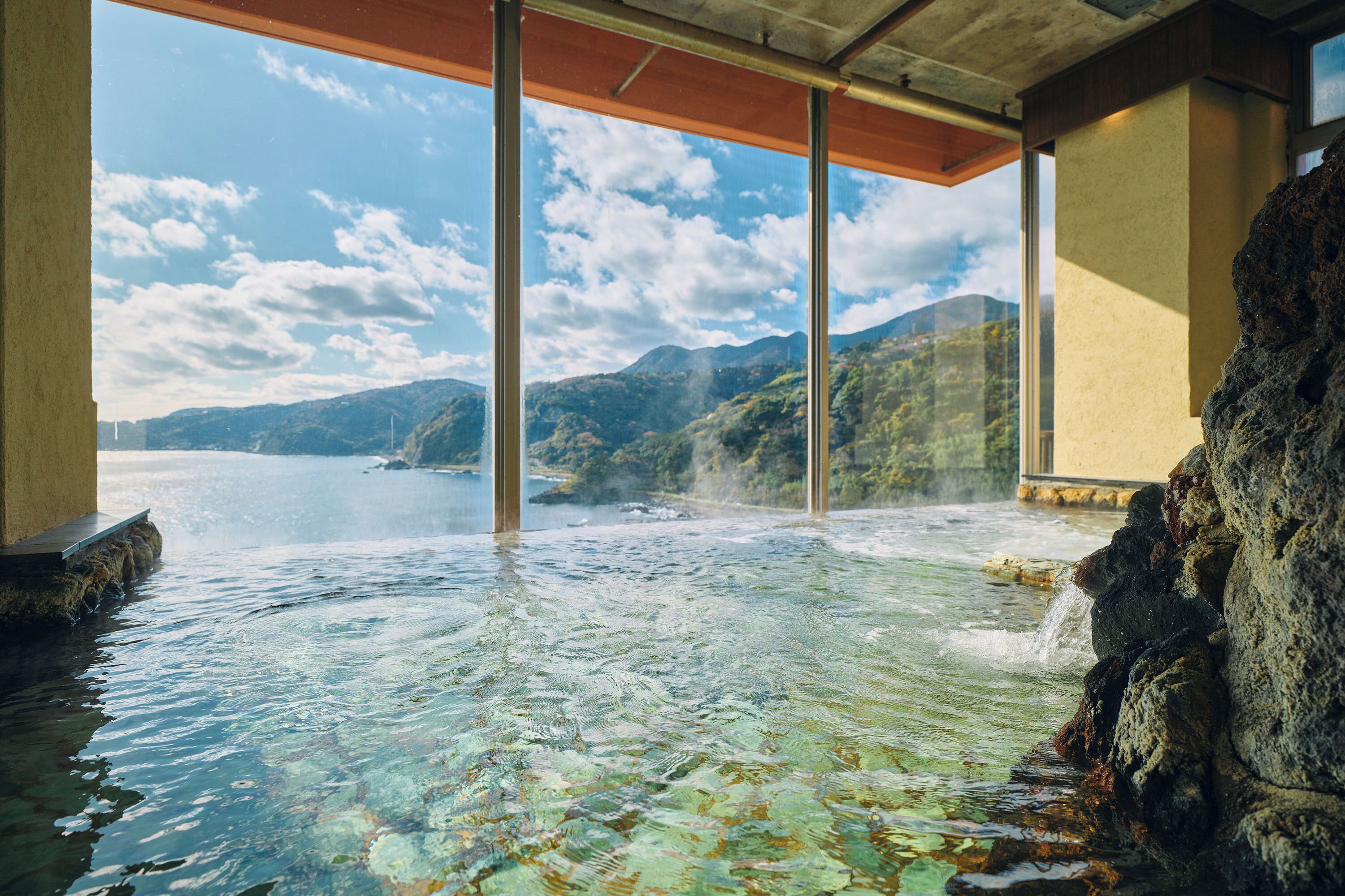 Indoor spa tub
