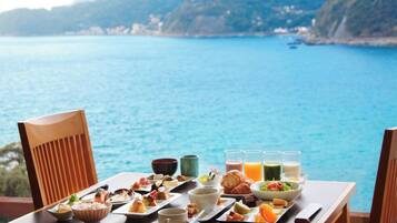 Se ofrece un desayuno bufé todos los días (por un coste adicional)