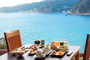 Desayuno buffet todos los días (con cargo)