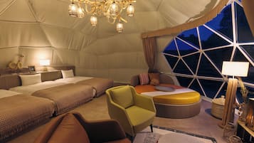 GRAX EARTH FIELD- Doom Tent, Non-Smoking | In-room safe, desk, blackout drapes, free WiFi