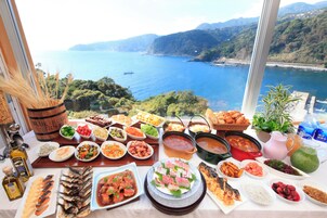 朝食 (ビュッフェ)、毎日提供 (1 名様 3025 JPY)