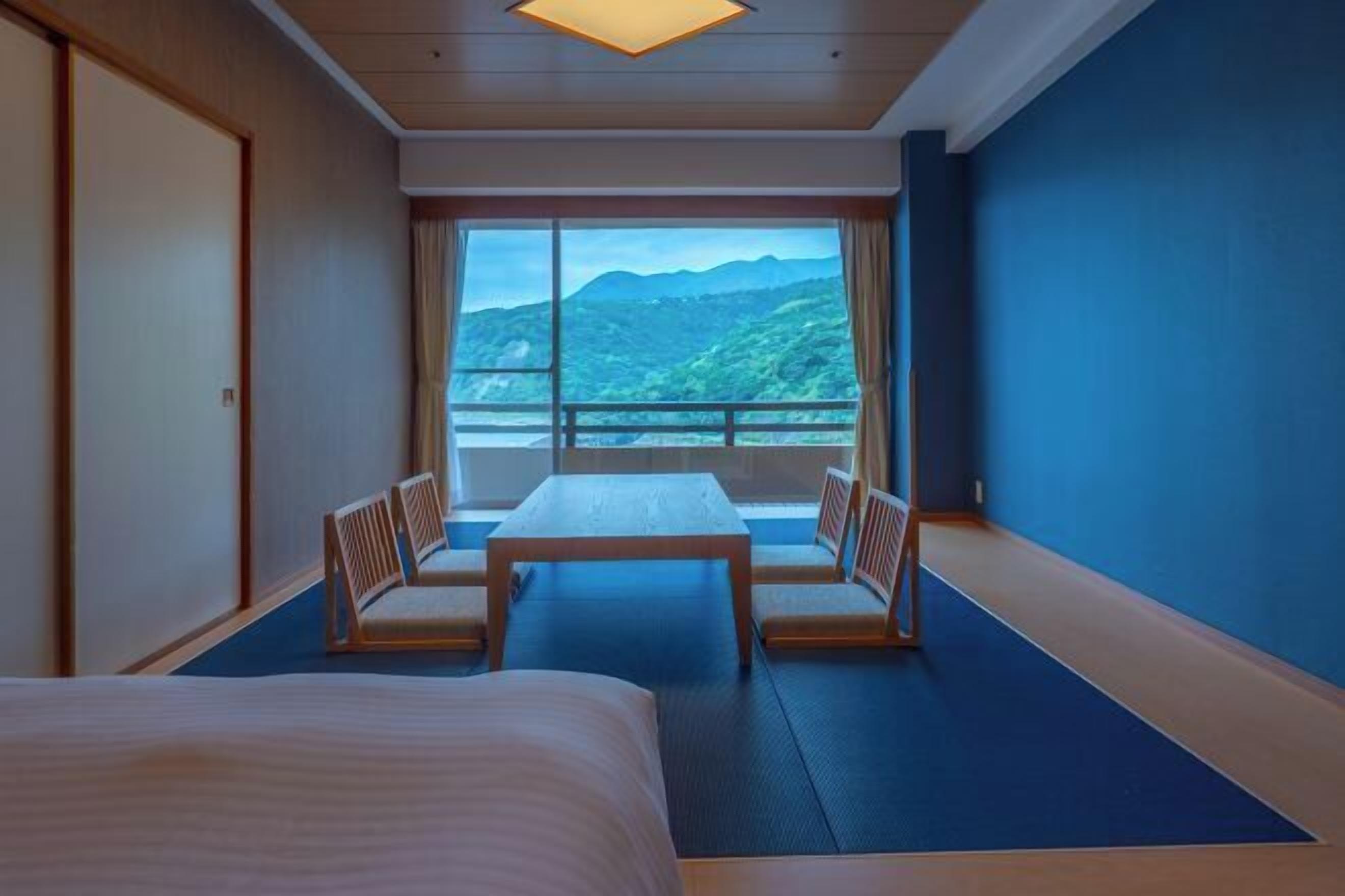 Safe på rommet, skrivebord, blendingsgardiner og wi-fi (inkludert)