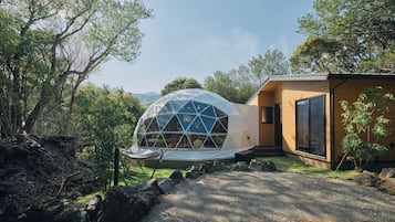 GRAX EARTH FIELD- Doom Tent, Non-Smoking | In-room safe, desk, blackout drapes, free WiFi