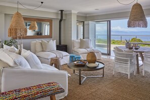 Smart TV, books, printers - Seaside Retreat In Hermanus On Cliff path.  Equipped with solar inverter system (Hermanus)