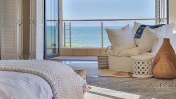 6 bedrooms, desk, iron/ironing board, WiFi