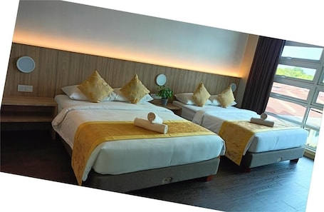 Family Studio Suite | Blackout drapes, free WiFi, wheelchair access