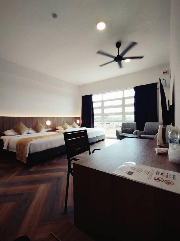 Family Studio Suite | Living area