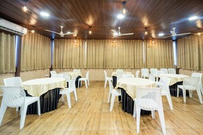 Indian cuisine - Treebo Lotus Blue (Bhopal)