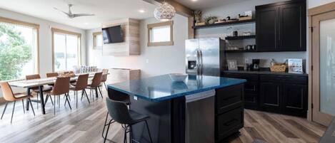 Coffee/tea maker, fridge, microwave, oven