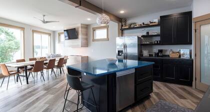 Modern Lake House w/ Rooftop Deck on Lake Chetek