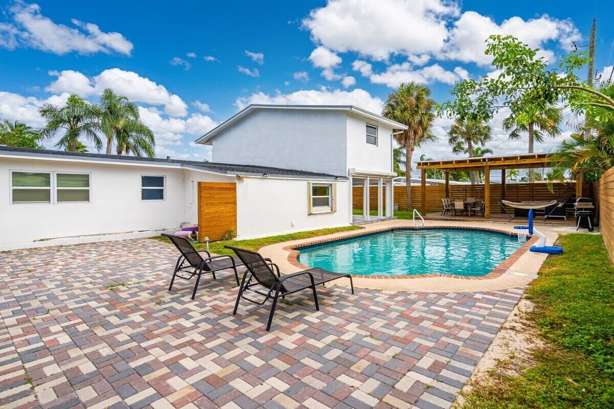 Pompano Gem < 1 mi to Beach & 12 Pickleball courts