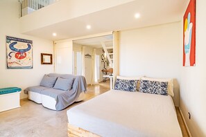 2 bedrooms, iron/ironing board, WiFi