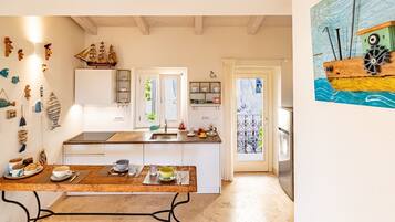 KĂŒhlschrank, Mikrowelle, Ofen, GeschirrspĂŒler