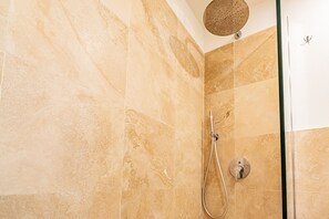 Shower, hair dryer - La Vantina House in the Heart of the Old Town. (Capoliveri)