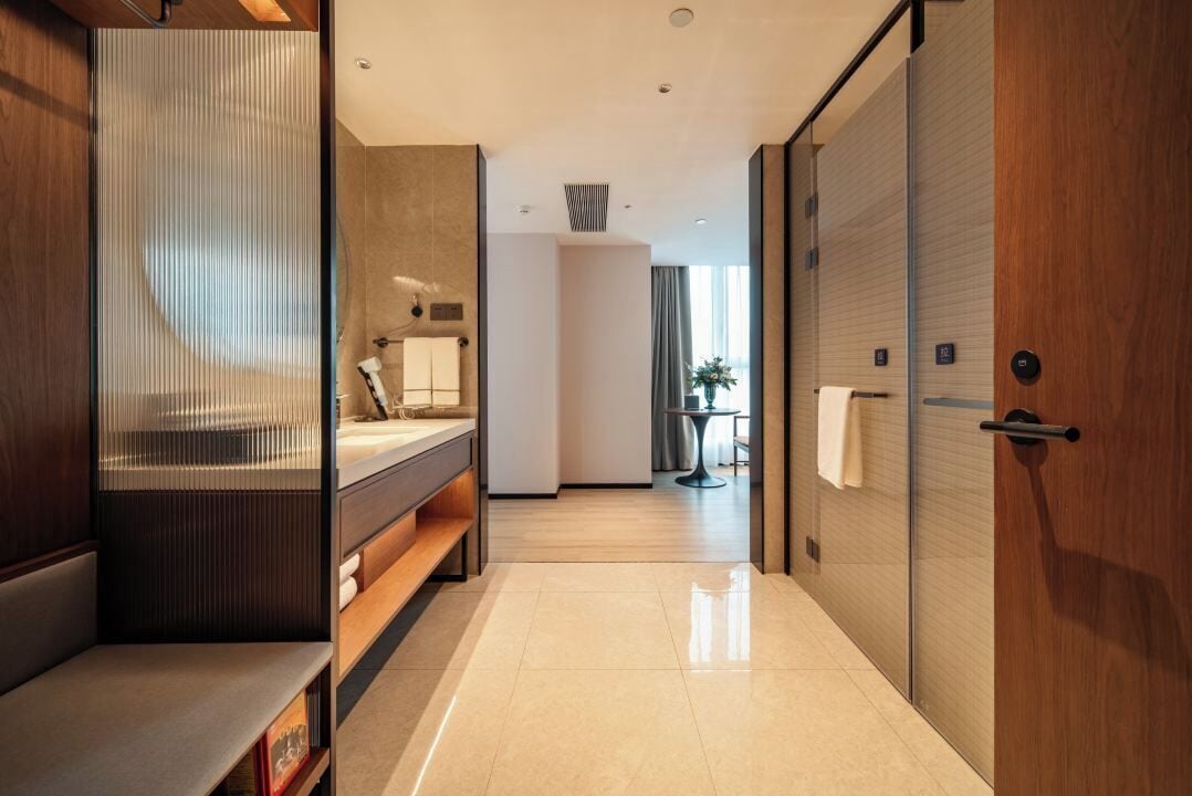 Signature-Doppelzimmer zur Einzelnutzung, Nichtraucher, Stadtblick | Badezimmer | Designer-Toilettenartikel, Haartrockner, Hausschuhe, Handtücher