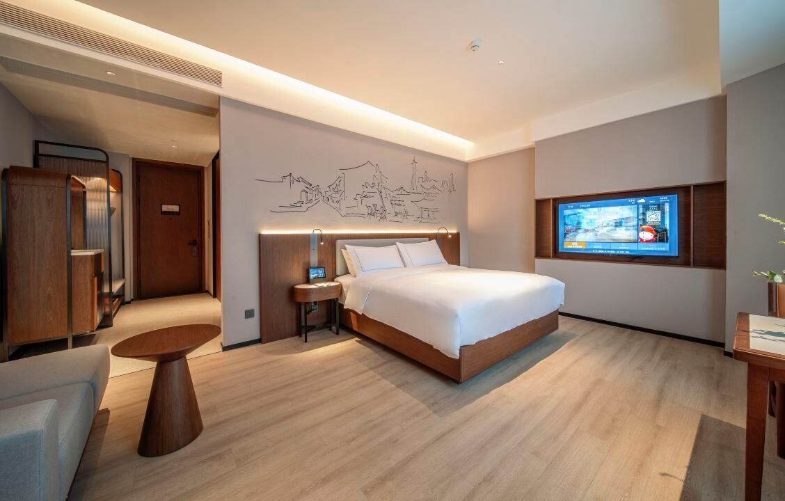 Executive Grand King | Free minibar items, in-room safe, laptop workspace, blackout drapes