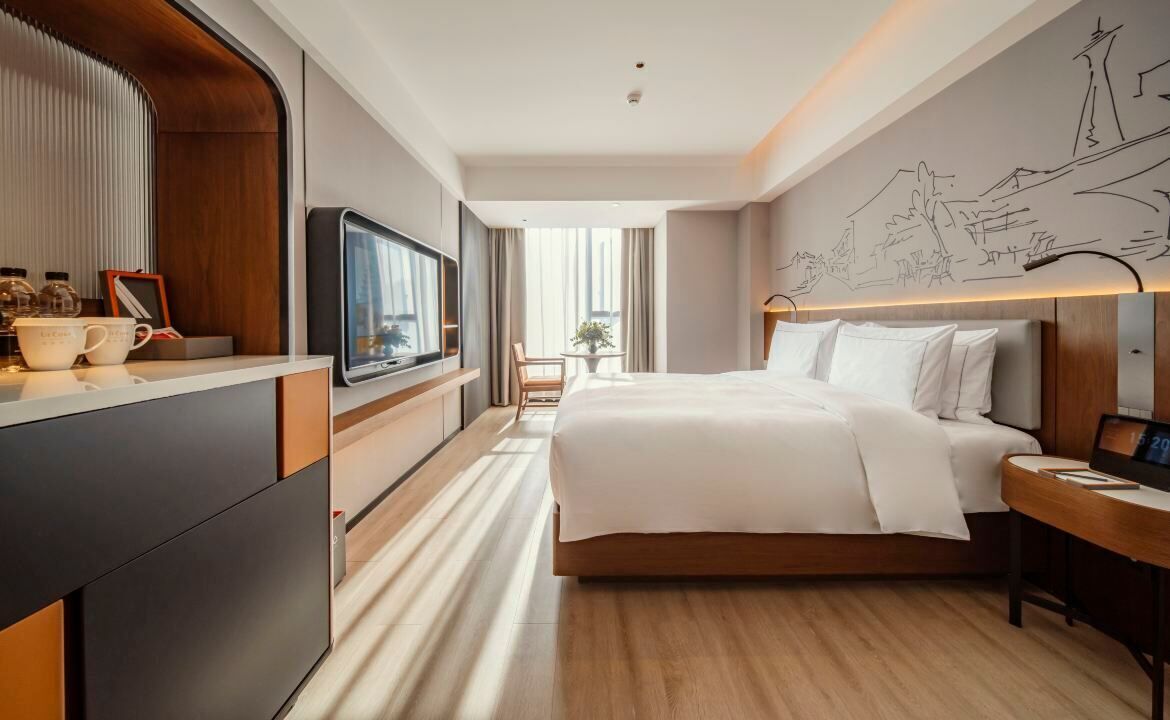 Superior King | Free minibar items, in-room safe, laptop workspace, blackout drapes