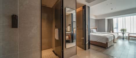 Superior Twin | Free minibar items, in-room safe, laptop workspace, blackout drapes