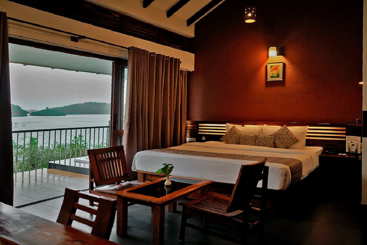 1 bedroom, Select Comfort beds, individually decorated